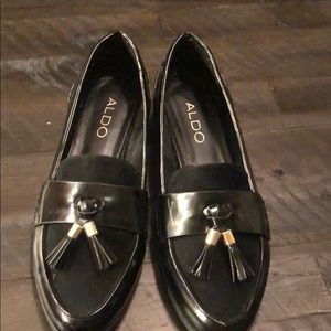 Aldo loafer with gold band
